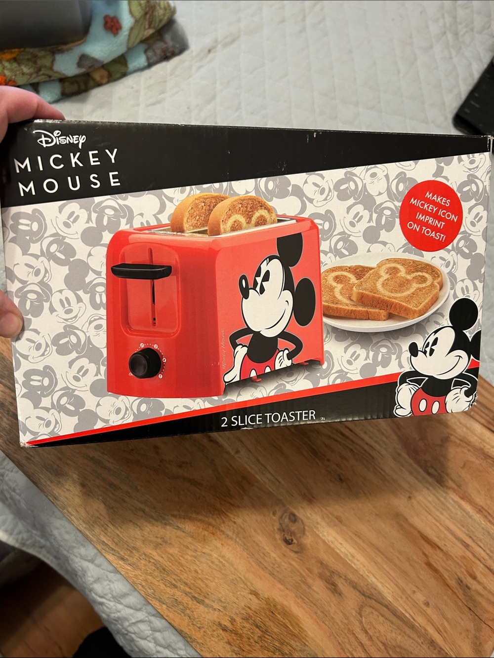 Disney Red Mickey Mouse 2-Slice Toaster - Icon Imprint new in box makes